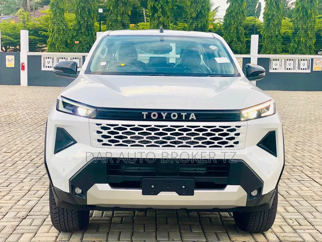 New Toyota Hilux 2025 White