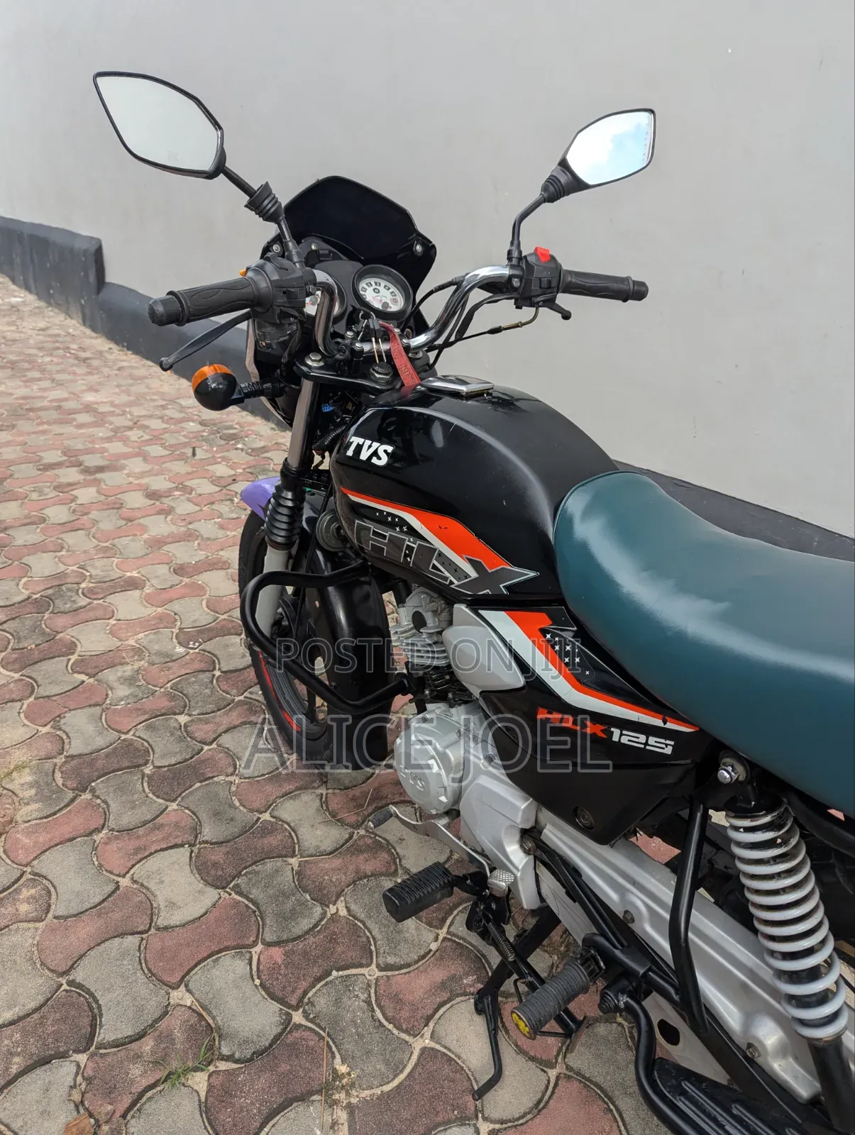 TVS HLX 125 2025 Black