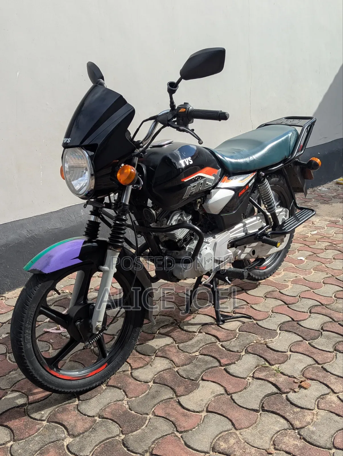 TVS HLX 125 2025 Black