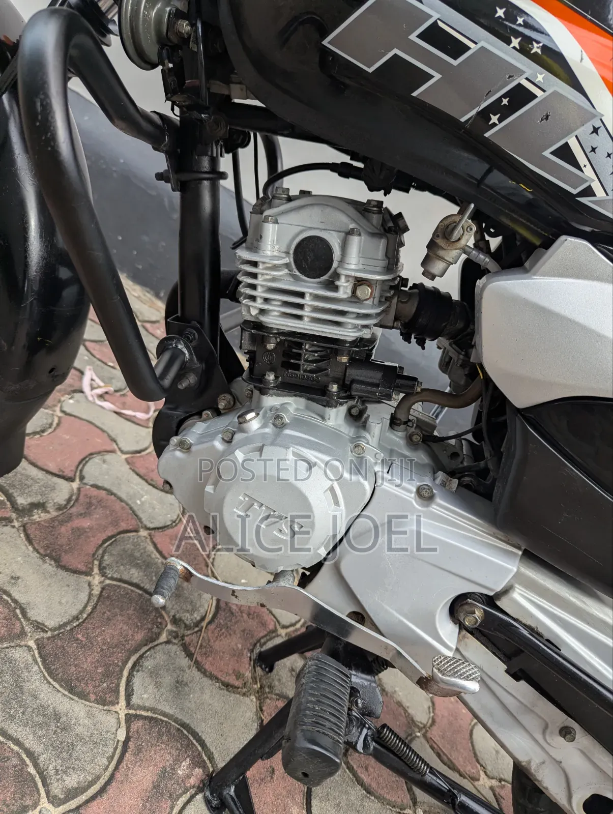 TVS HLX 125 2025 Black