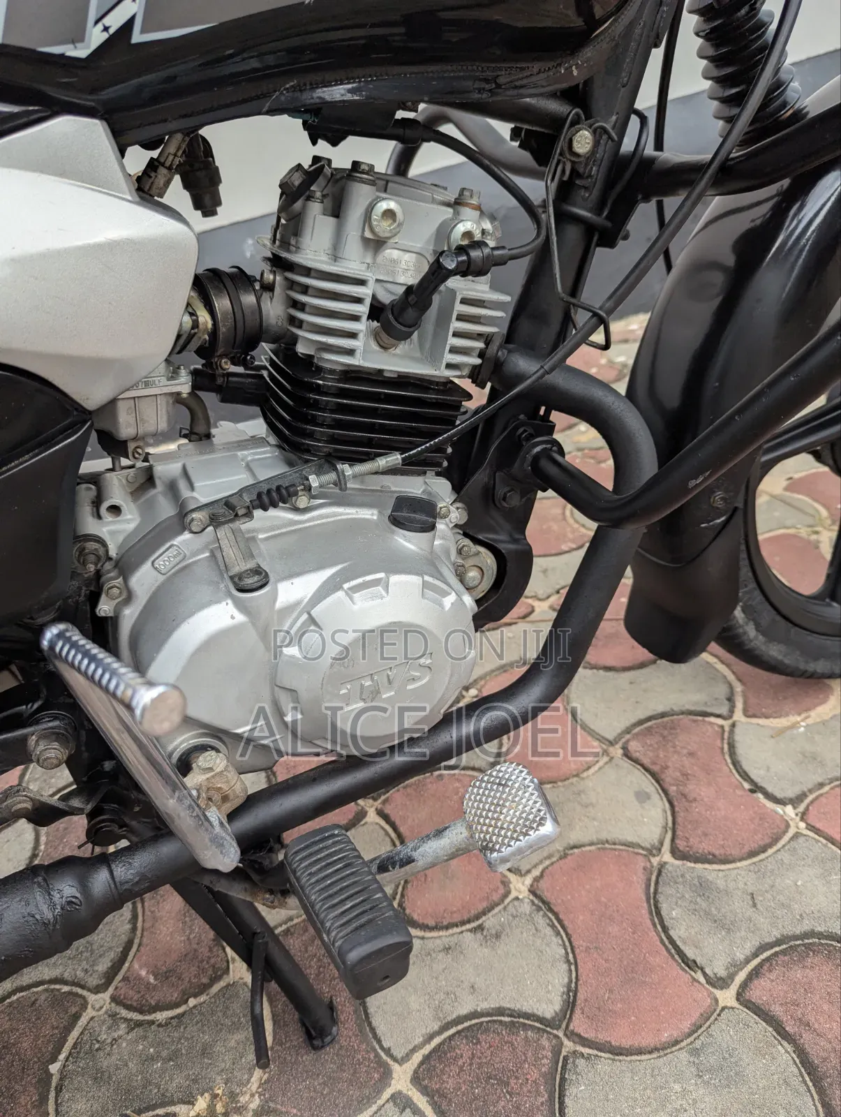 TVS HLX 125 2025 Black