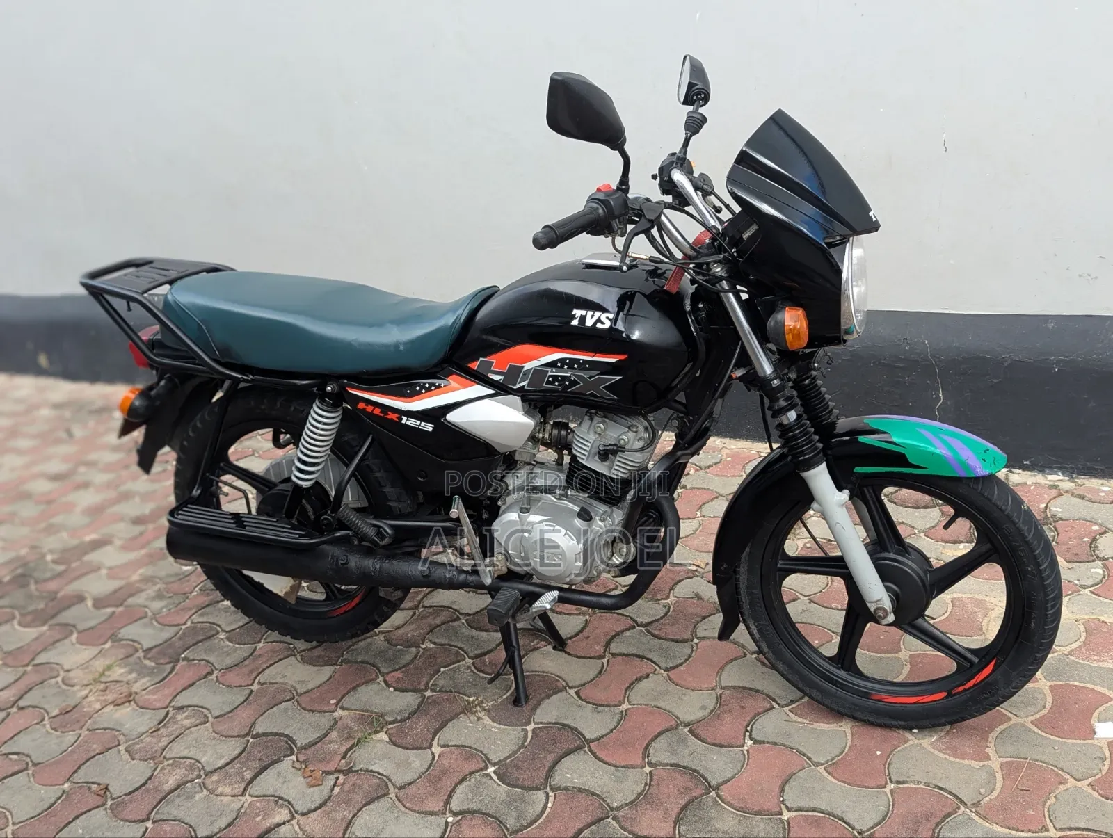 TVS HLX 125 2025 Black
