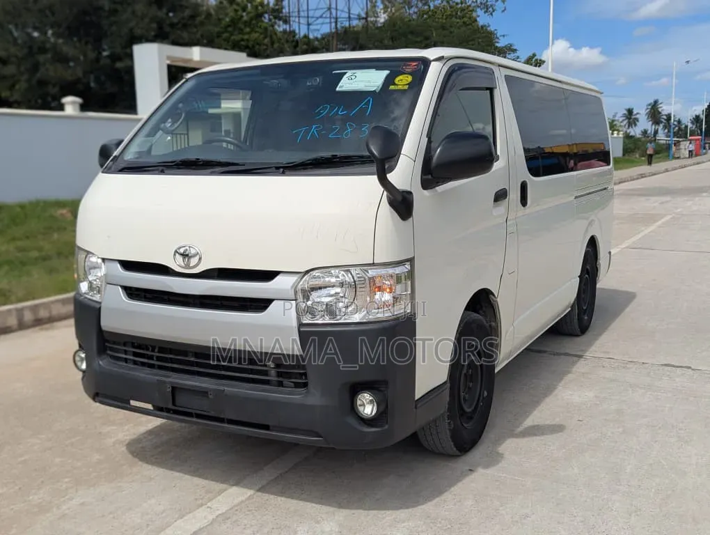 Toyota Quantum 2016 White