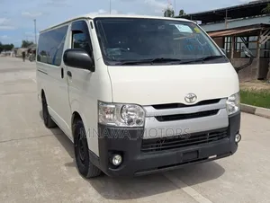 Toyota Quantum 2016 White