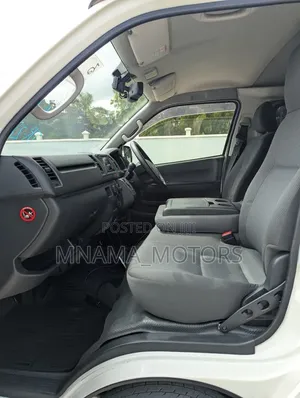 Toyota Quantum 2016 White