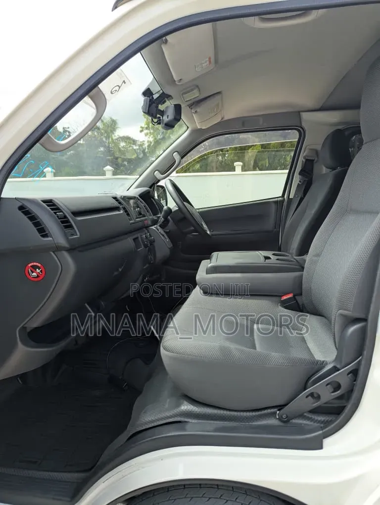 Toyota Quantum 2016 White