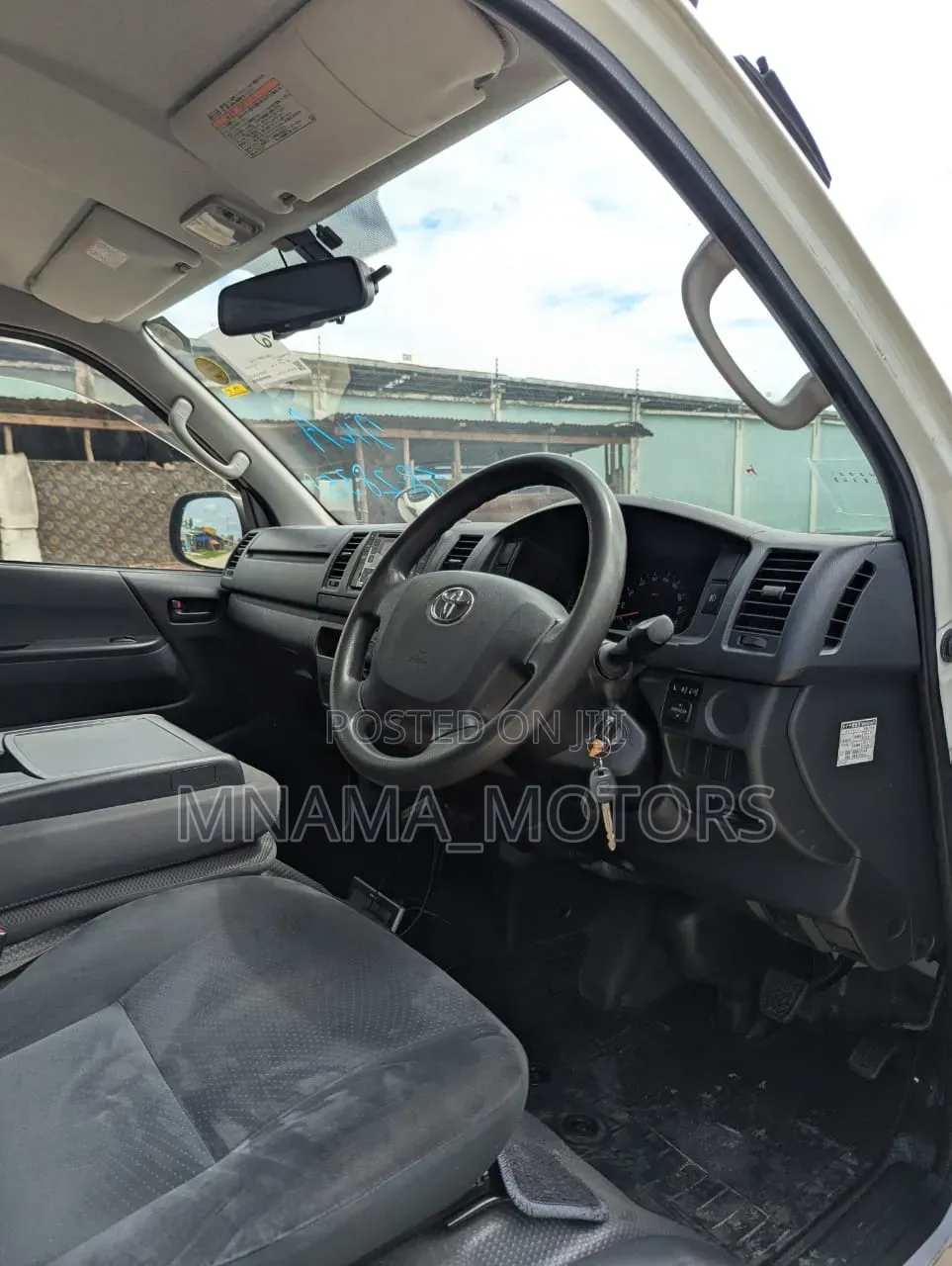Toyota Quantum 2016 White