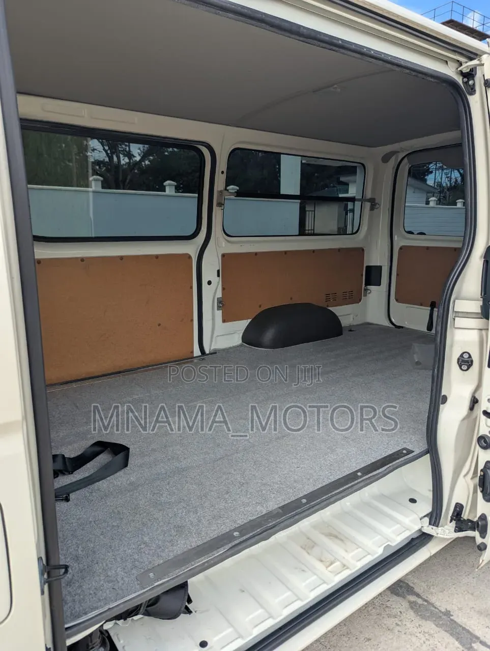 Toyota Quantum 2016 White