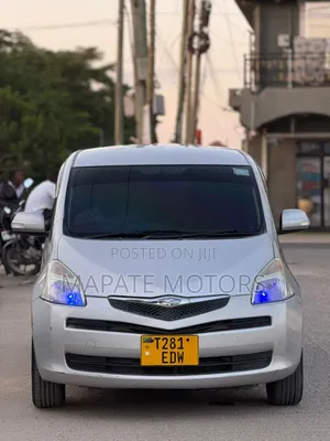 Toyota Ractis 1.3 FWD 2008 Silver