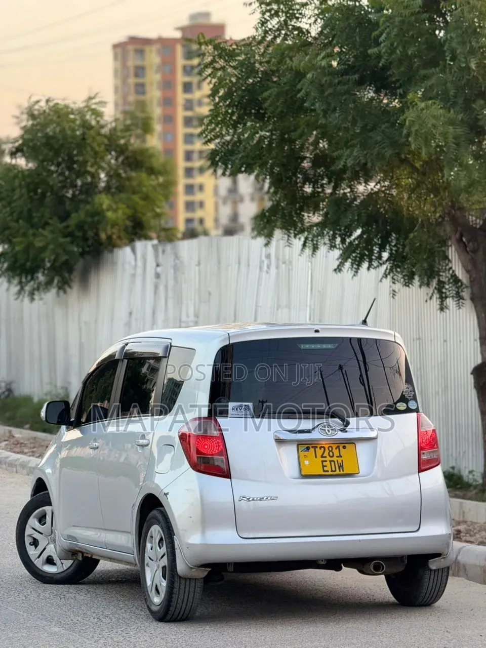 Toyota Ractis 1.3 FWD 2008 Silver