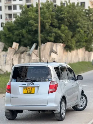 Toyota Ractis 1.3 FWD 2008 Silver