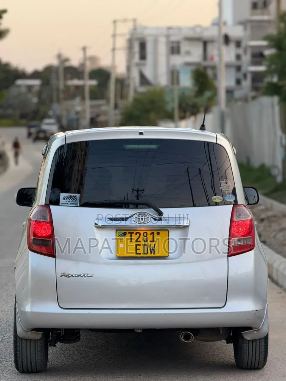 Toyota Ractis 1.3 FWD 2008 Silver