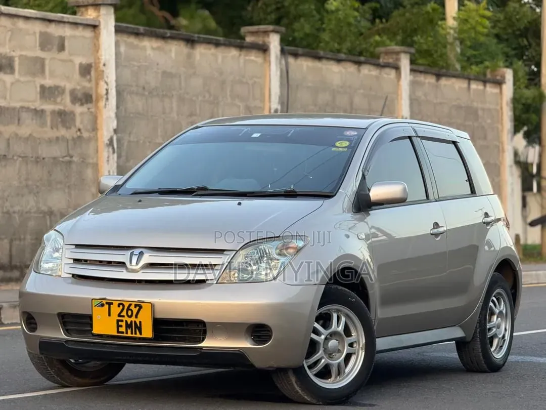 Toyota IST 2004 Gold