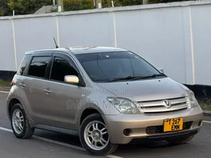Toyota IST 2004 Gold