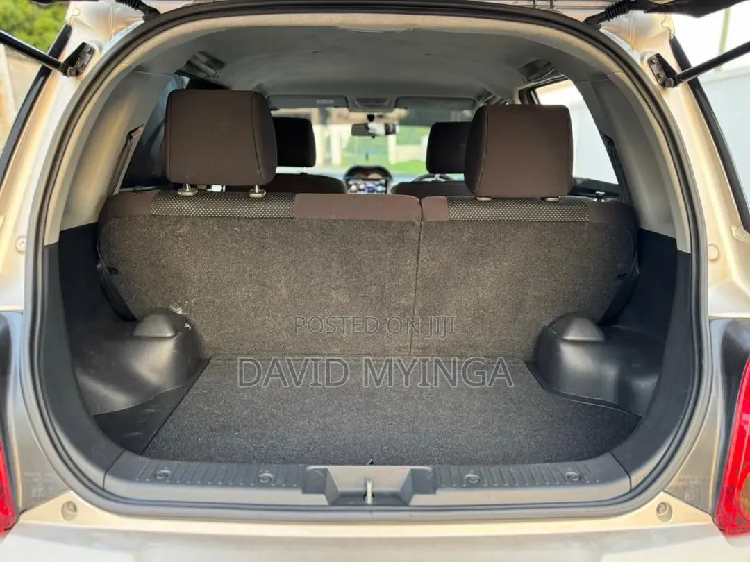 Toyota IST 2004 Gold