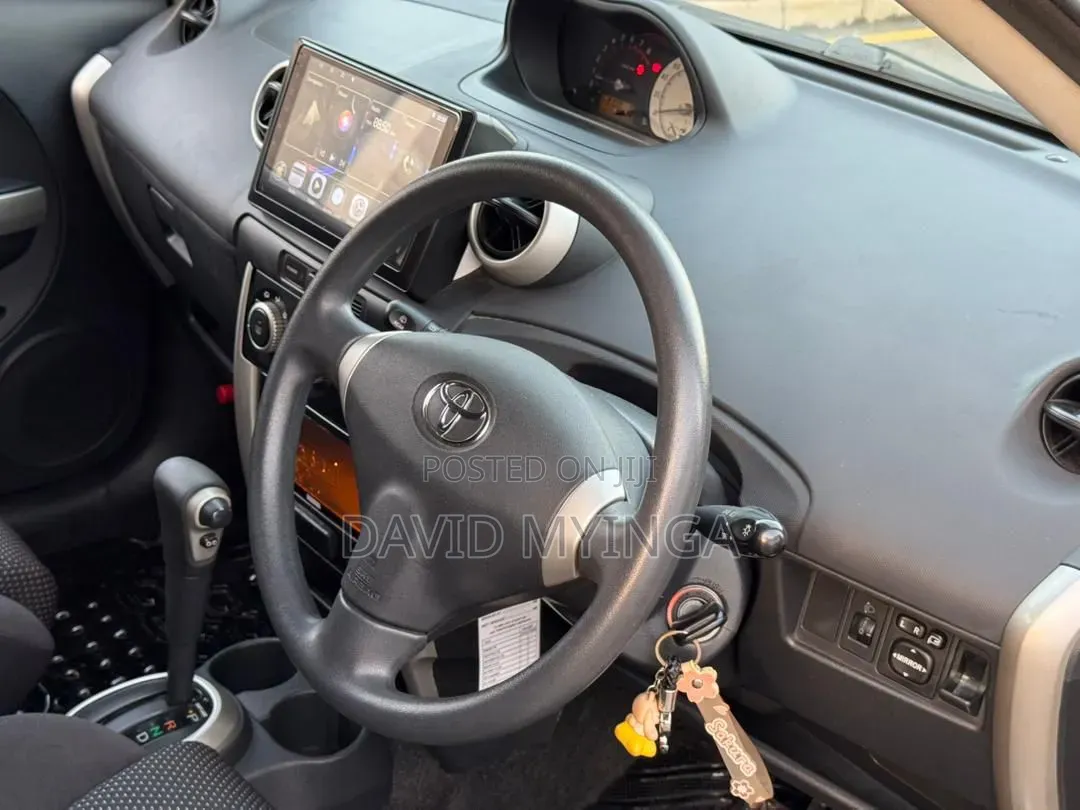 Toyota IST 2004 Gold