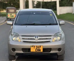 Toyota IST 2004 Silver