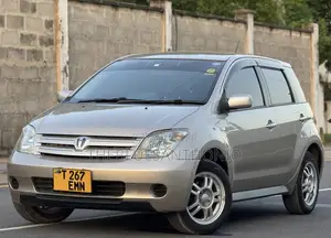 Toyota IST 2004 Silver