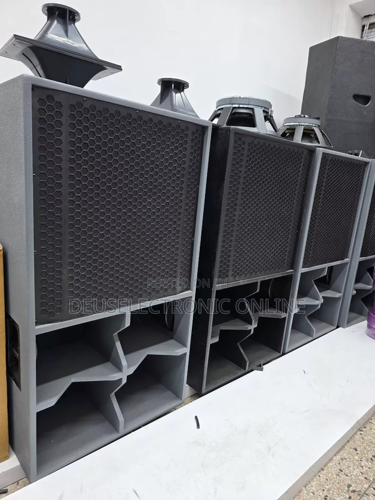Single Speaker Bass JBL SRX 700