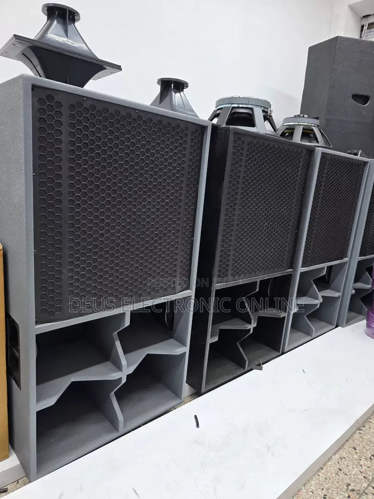 Single Speaker Bass JBL SRX 700
