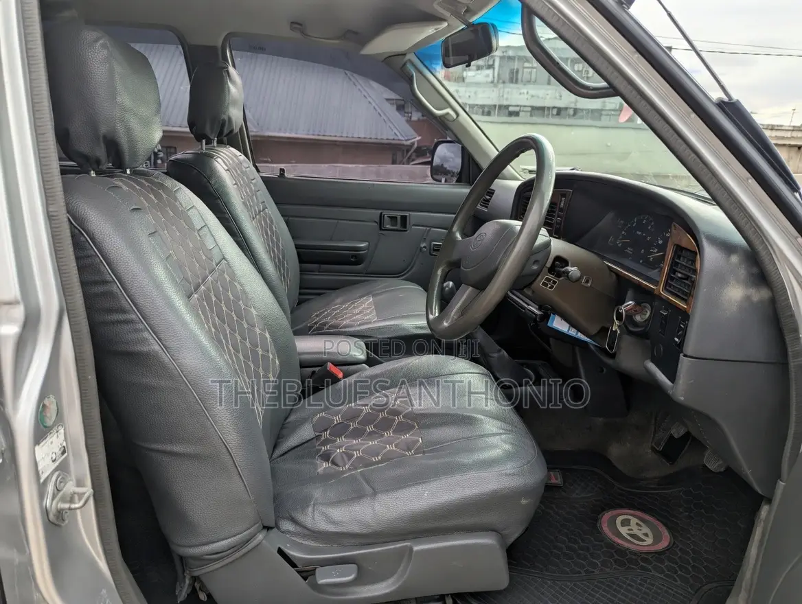 Toyota Hilux 1998 Silver