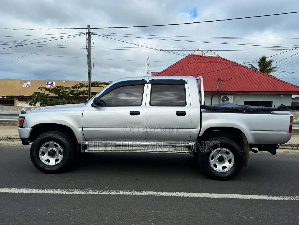 Toyota Hilux 1998 Silver