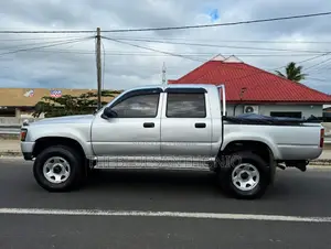 Toyota Hilux 1998 Silver