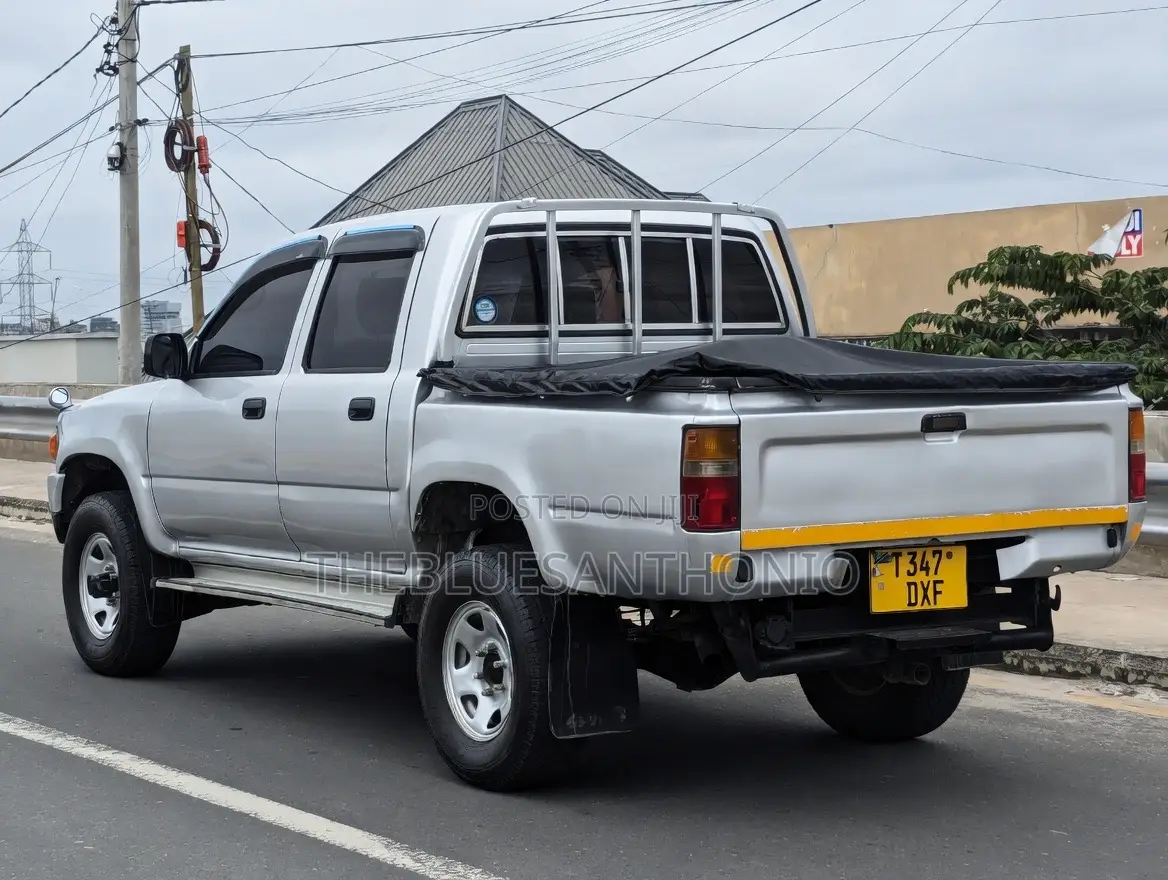 Toyota Hilux 1998 Silver