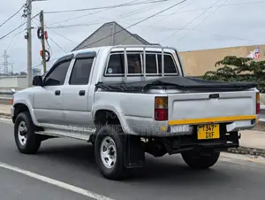 Toyota Hilux 1998 Silver