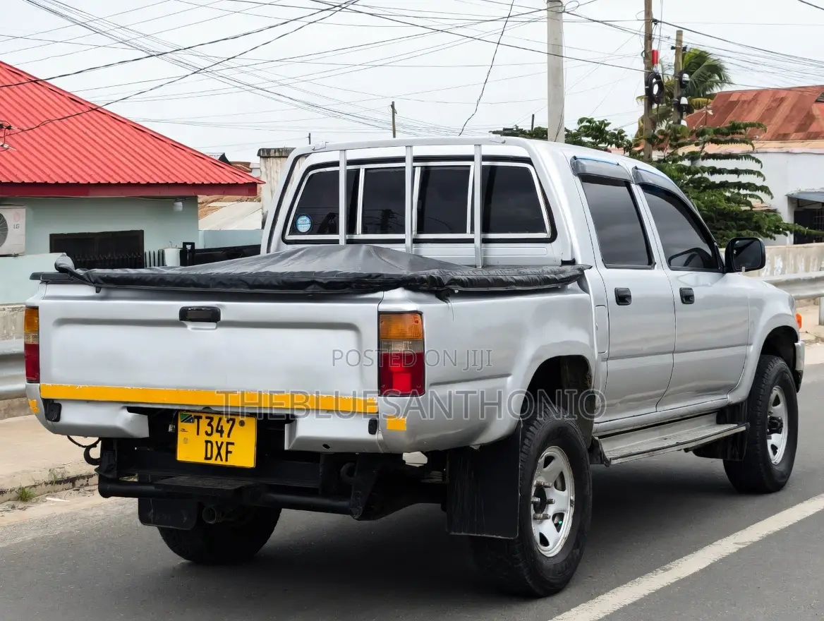 Toyota Hilux 1998 Silver