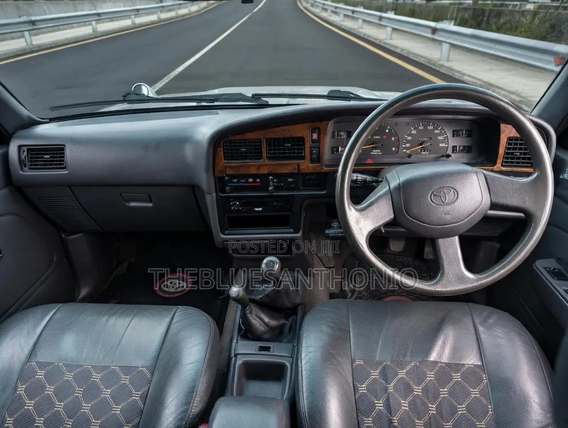 Toyota Hilux 1998 Silver