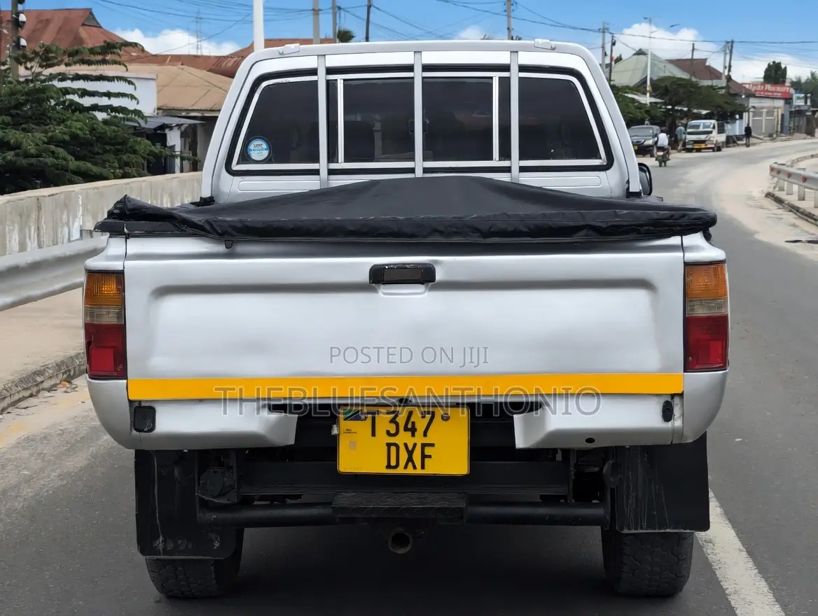 Toyota Hilux 1998 Silver
