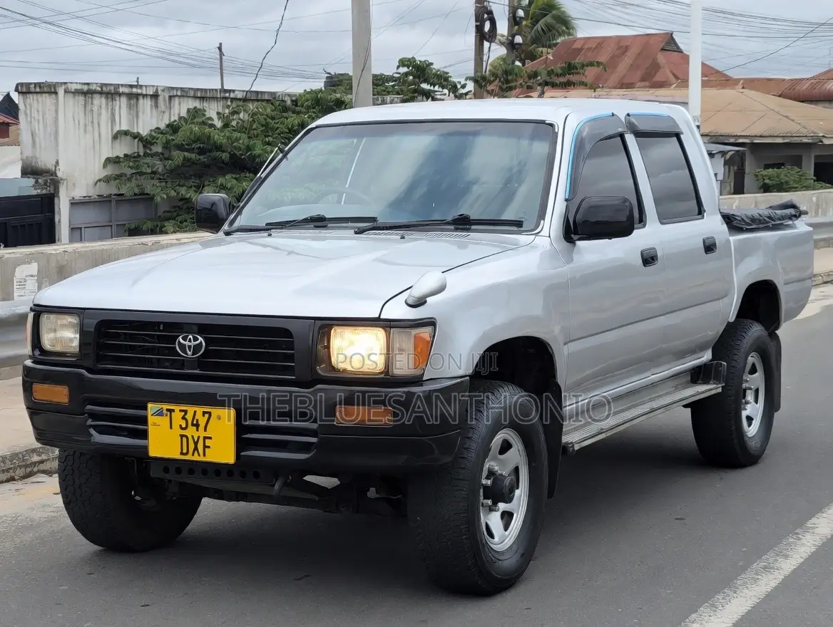 Toyota Hilux 1998 Silver