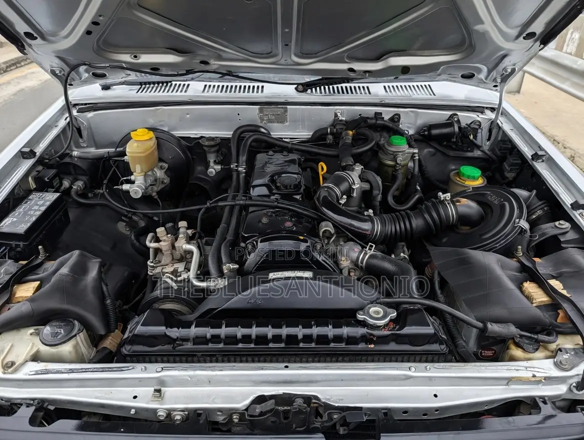 Toyota Hilux 1998 Silver