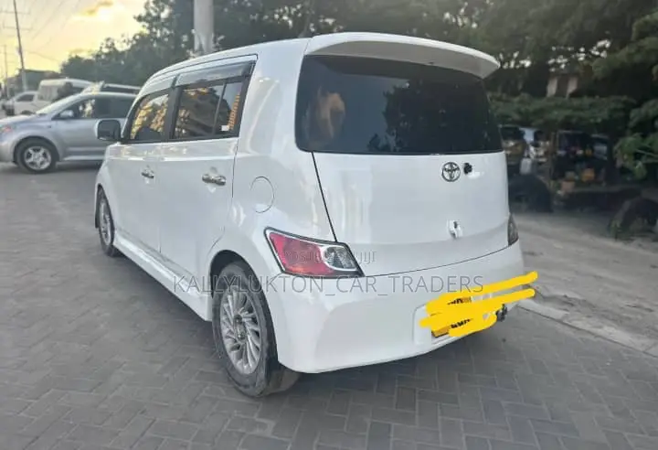 Toyota bB 2009 White