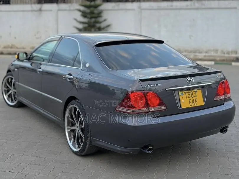 Toyota Crown 2006 Gray