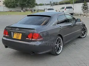 Toyota Crown 2006 Gray