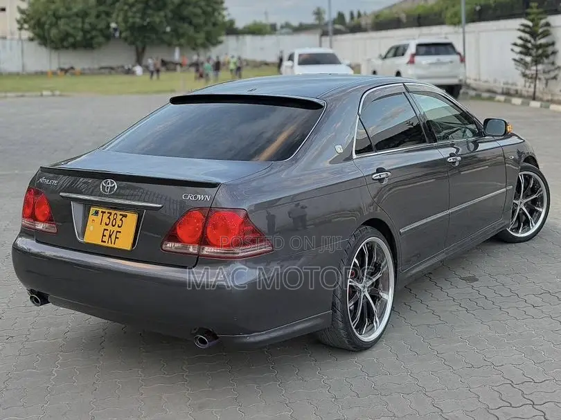 Toyota Crown 2006 Gray