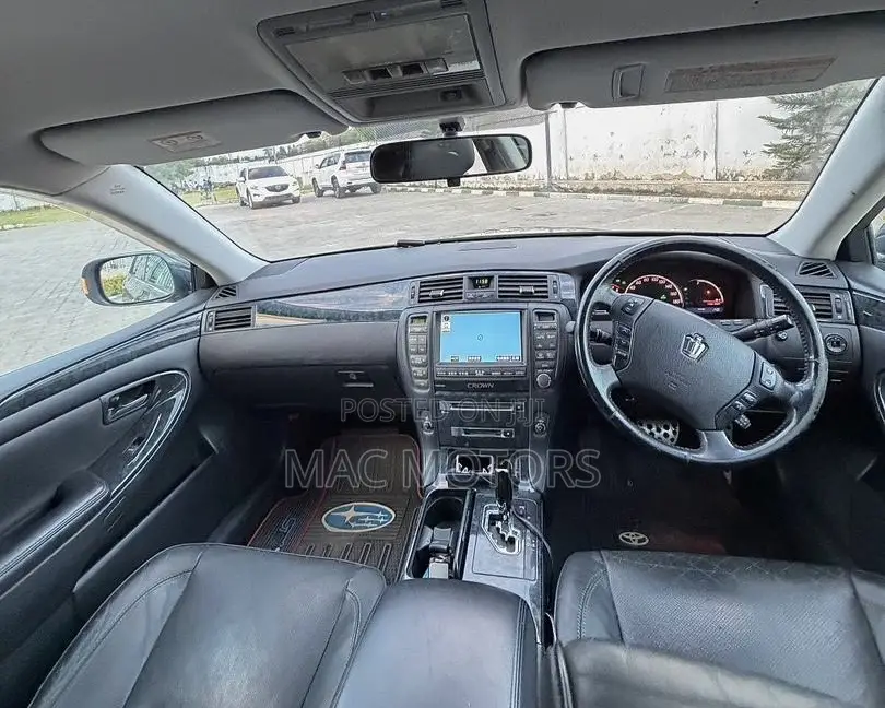 Toyota Crown 2006 Gray