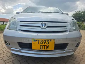 Toyota IST 2005 Silver