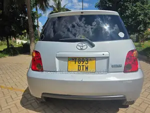 Toyota IST 2005 Silver