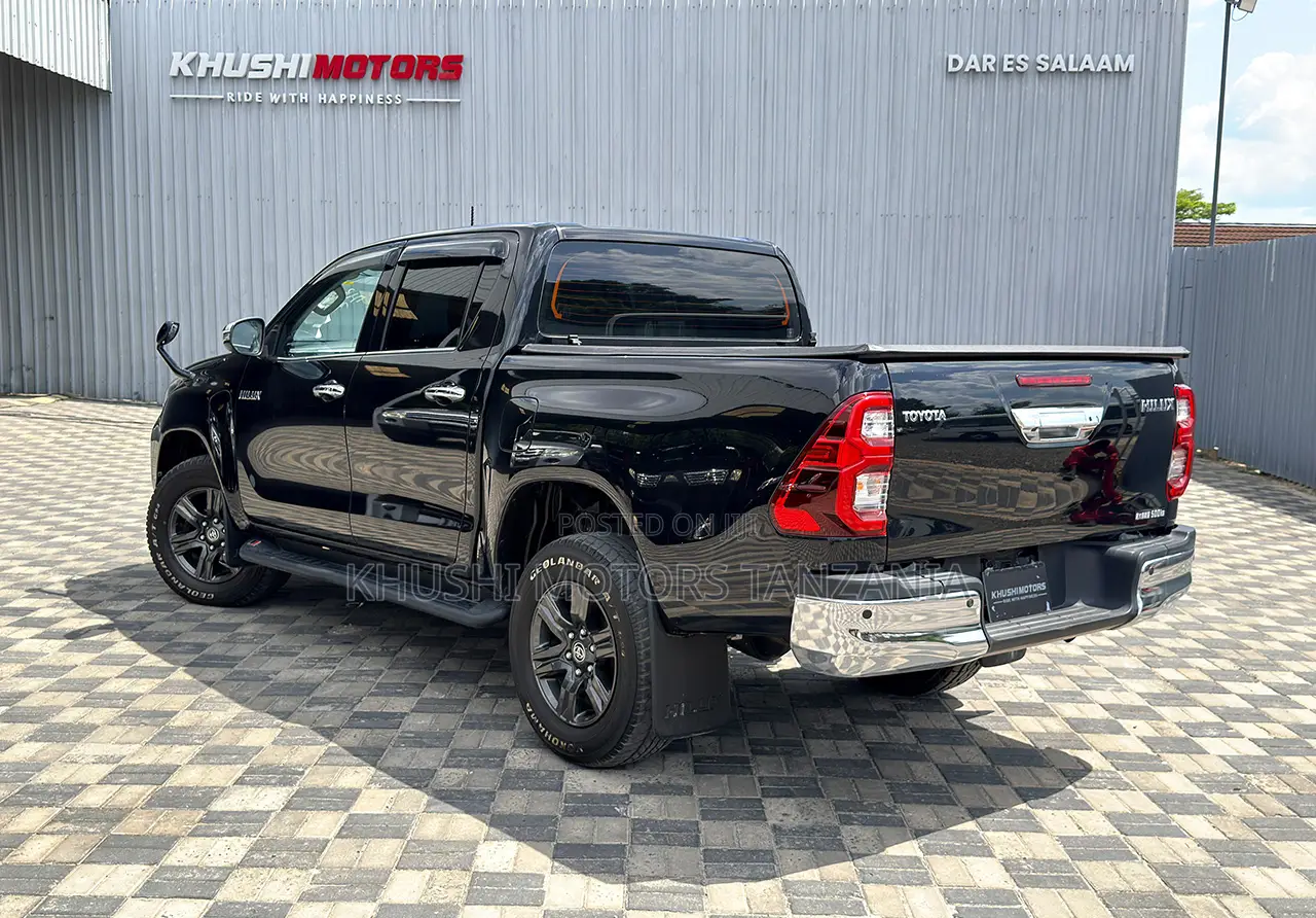 Toyota Hilux 2022 Black