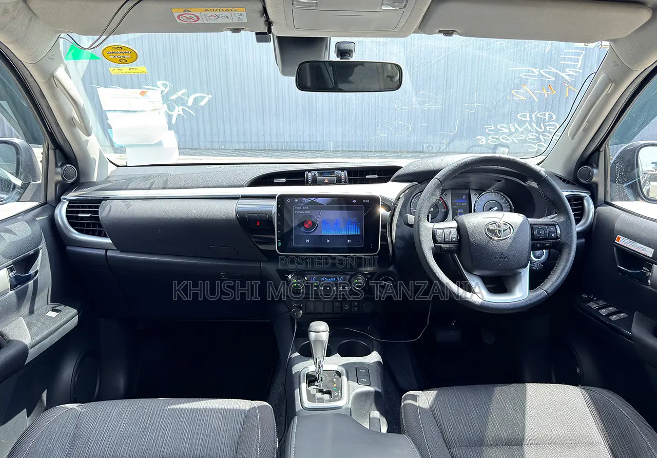 Toyota Hilux 2022 Black