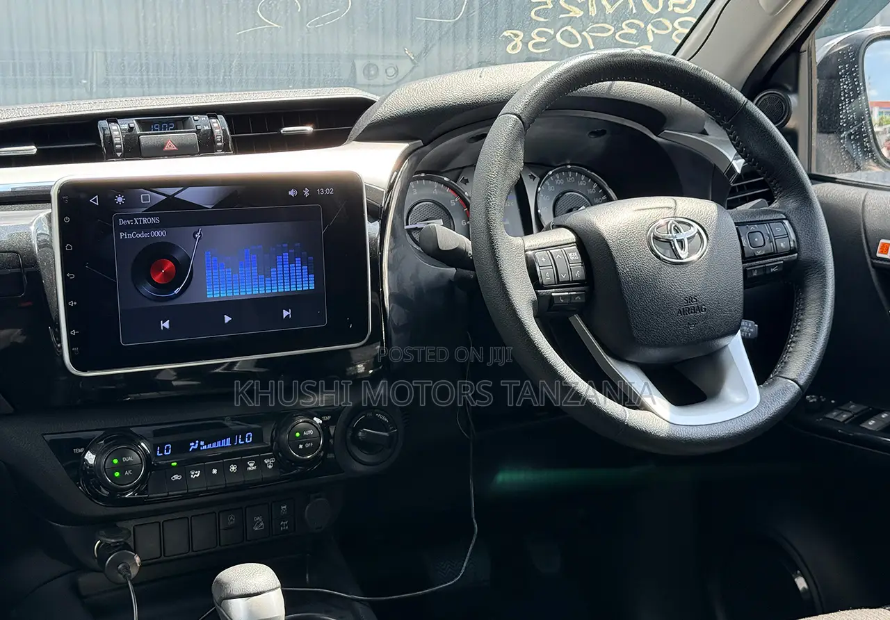 Toyota Hilux 2022 Black
