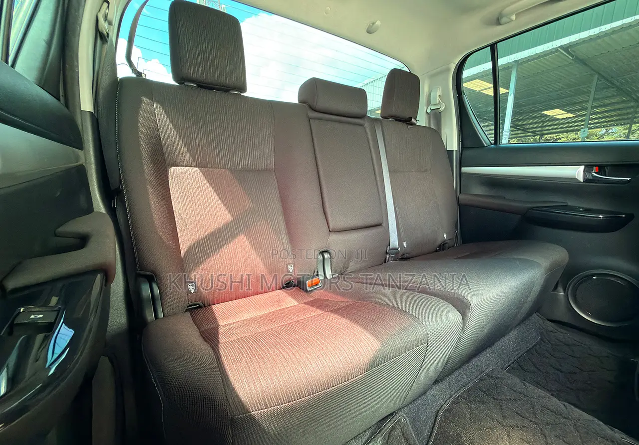Toyota Hilux 2022 Black