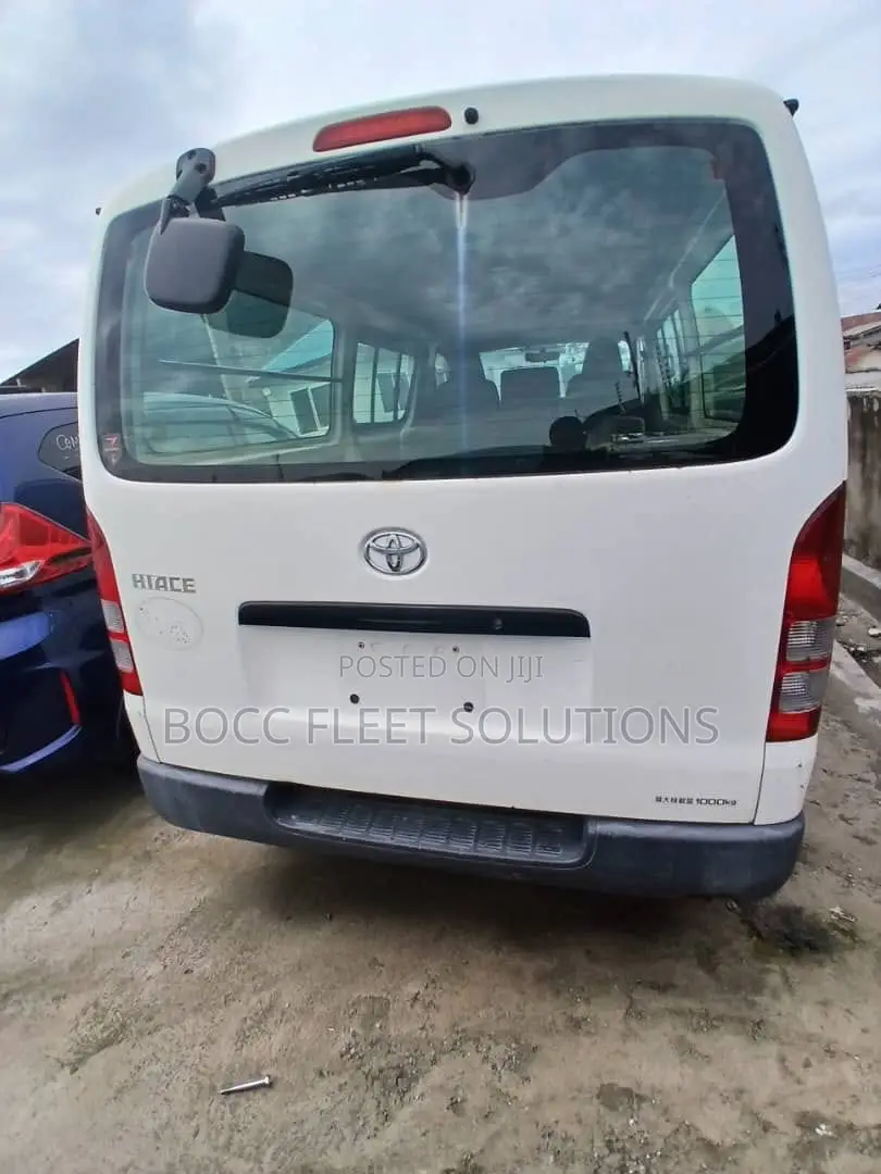 Toyota HiAce 220 2007 White