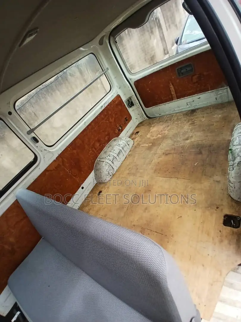 Toyota HiAce 220 2007 White