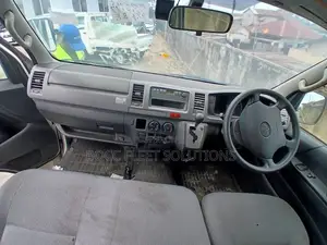 Toyota HiAce 220 2007 White