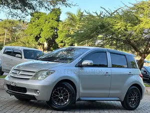 Toyota IST 2004 Silver