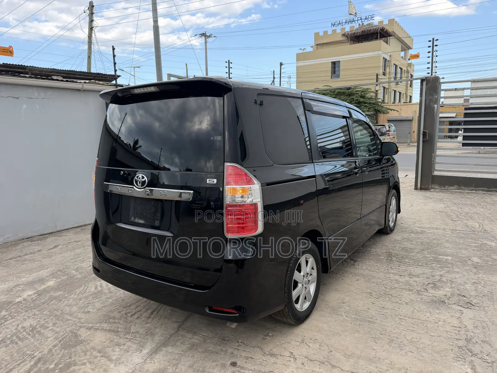 Toyota Noah 2.0 143hp FWD (7 Seater) 2008 Black